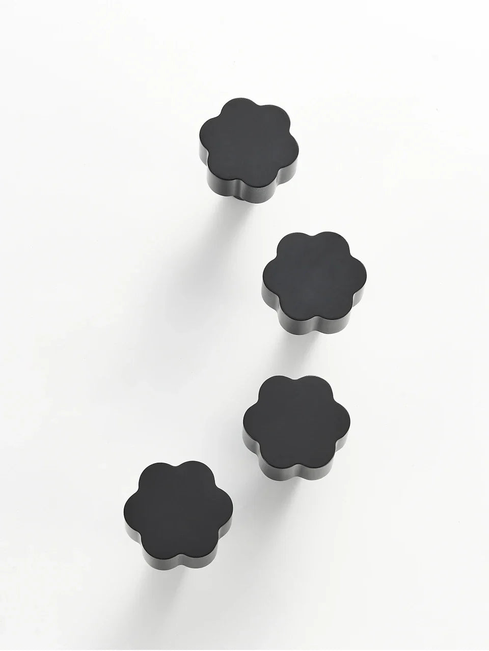 Flower Cabinet Knob – Elegant Hexapetal Design