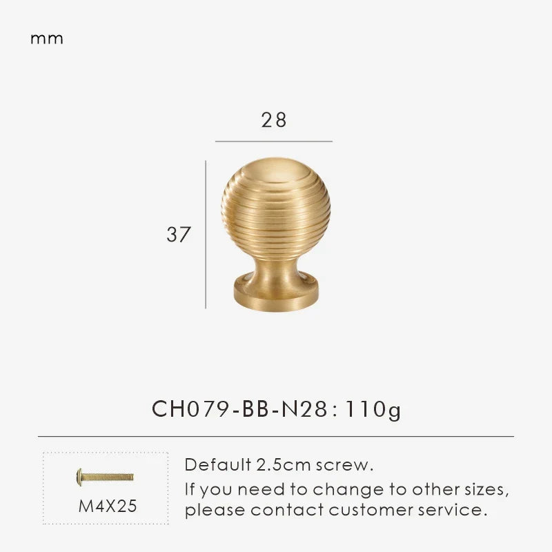 Measurement chart with a French luxury brass gold knob 28 mm long and dimensions on a white background. 