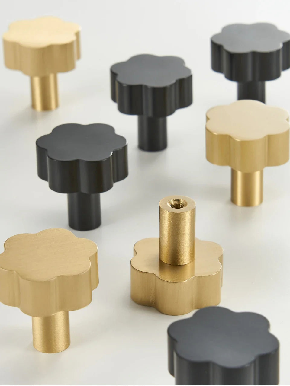 Flower Cabinet Knob – Elegant Hexapetal Design