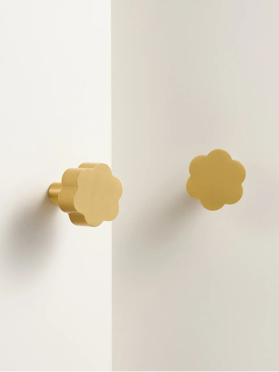 Flower Cabinet Knob – Elegant Hexapetal Design